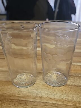 VINTAGE ETCHED GRAPEVINE JUICE PAIR GLASSES